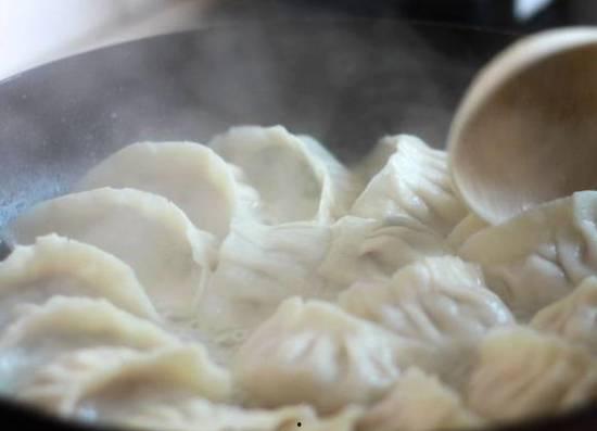 厨师爆料饺子馆视频播放,厨师亲述幕后制作过程，视频曝光惊人细节